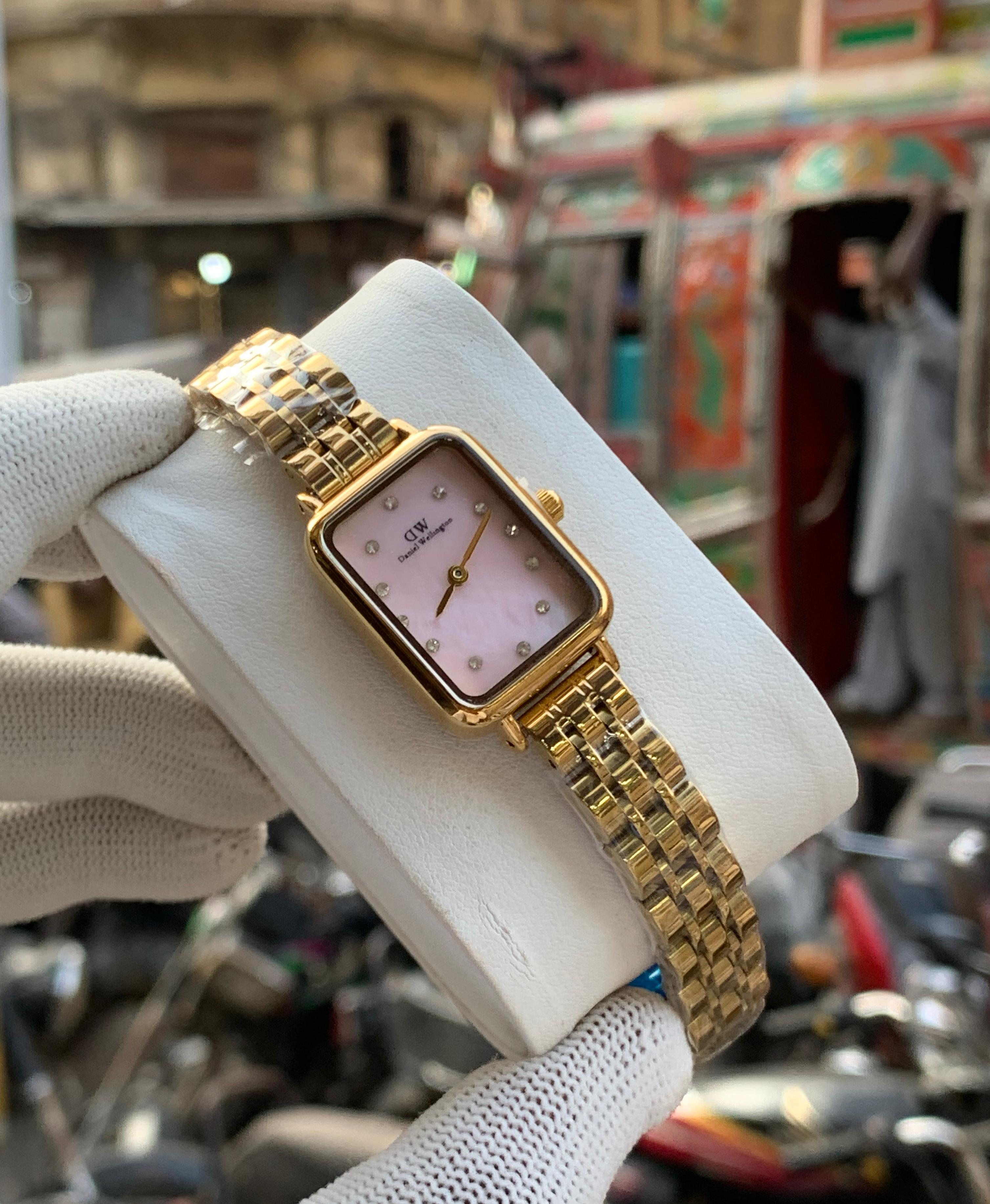 Daniel Wellington Golden Watches